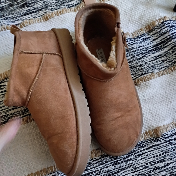 Aspen Shoes - Aspen Women's Tan Ankle Boots